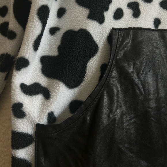 Cow print fleece! With large vegan leather stretchy kangaroo pocket. - Picture 2 of 4